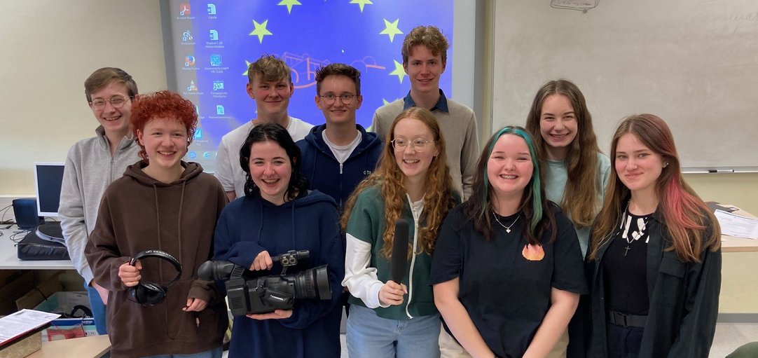 Das Bild zeigt die Schülergruppe, die das Video gedreht hat.