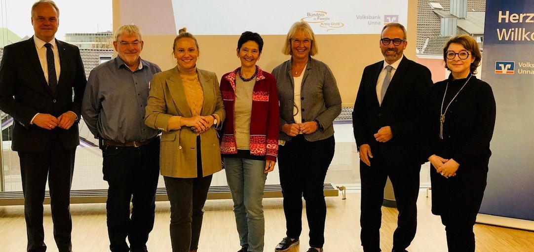 Kreis Unna Eine Gruppe von Frauen und Männern