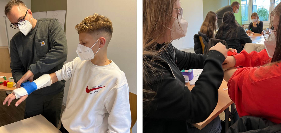 Collage aus zwei Bildern. Schülerinnen und Schüler bei einem Workshop, unter anderem beim Anlegen einer Gipsschiene.